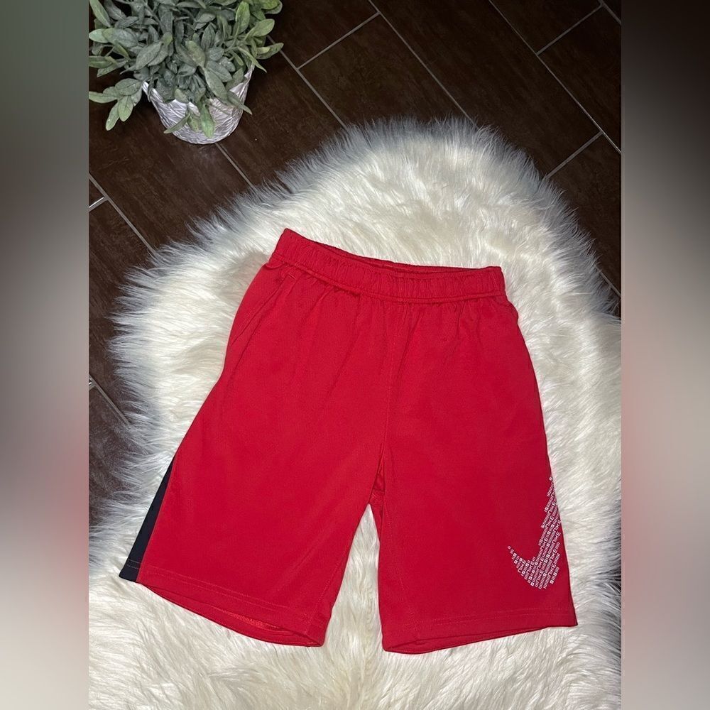 Nike dri fit red basketball shorts sz Large boys